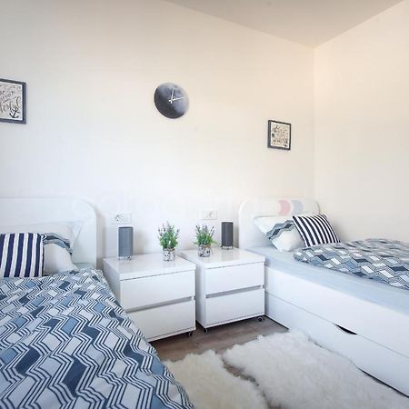 מאקרסקה Luxury Apartment Sofia -Free Beach Parking מראה חיצוני תמונה