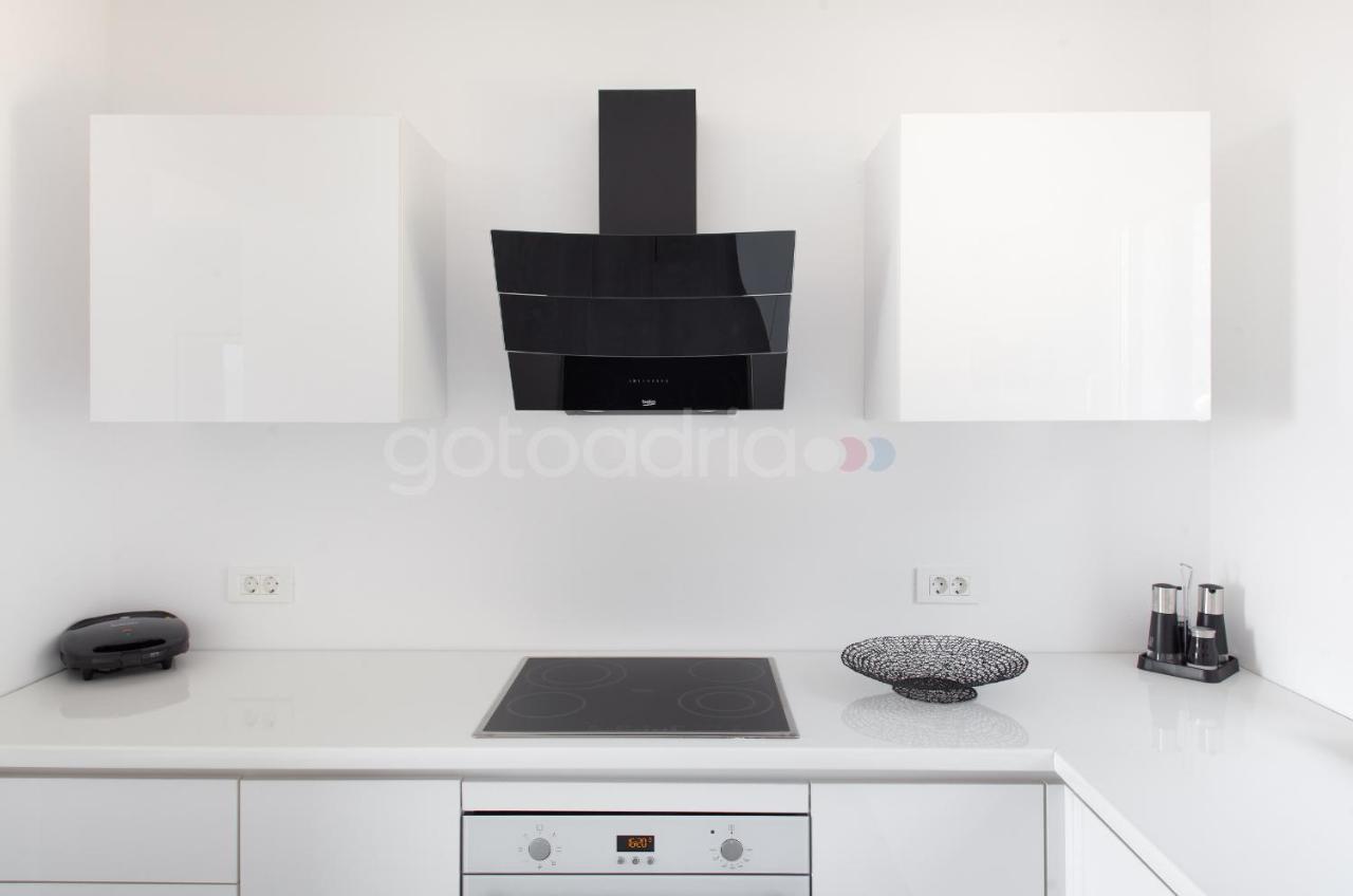 מאקרסקה Luxury Apartment Sofia -Free Beach Parking מראה חיצוני תמונה