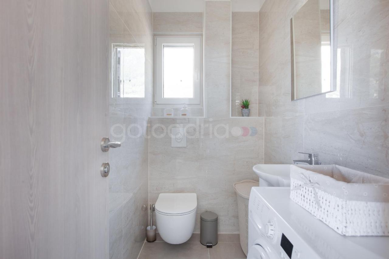 מאקרסקה Luxury Apartment Sofia -Free Beach Parking מראה חיצוני תמונה