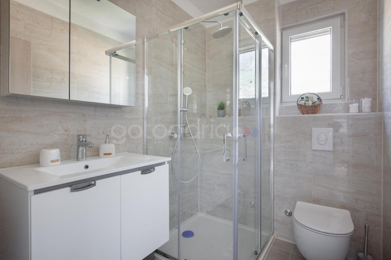 מאקרסקה Luxury Apartment Sofia -Free Beach Parking מראה חיצוני תמונה