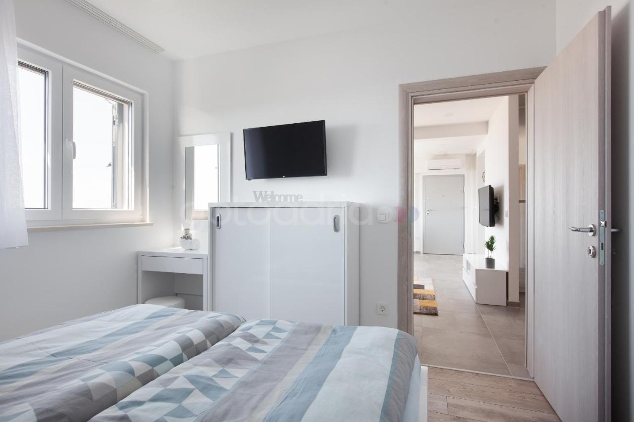 מאקרסקה Luxury Apartment Sofia -Free Beach Parking מראה חיצוני תמונה