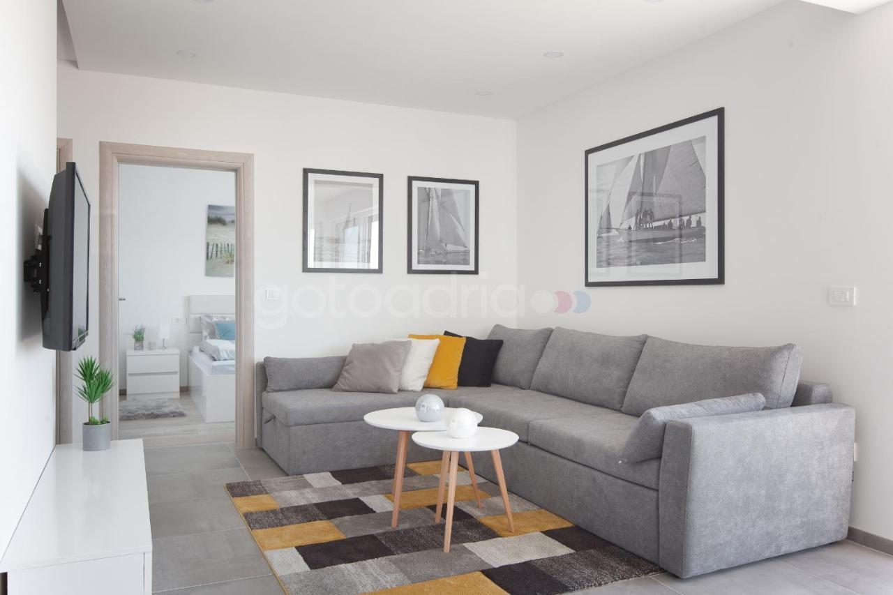 מאקרסקה Luxury Apartment Sofia -Free Beach Parking מראה חיצוני תמונה